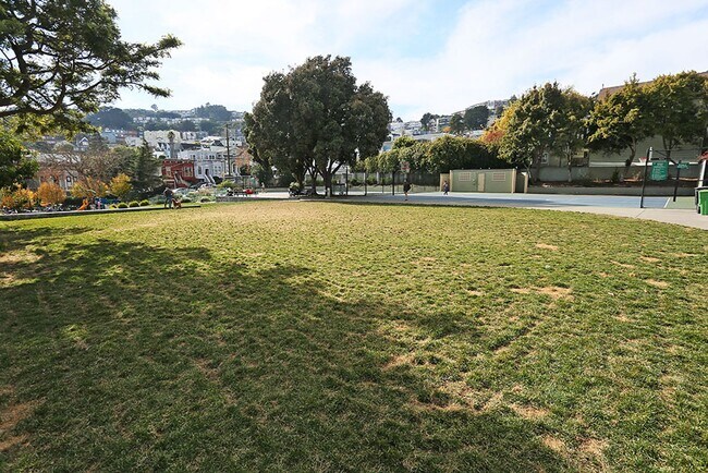 Building Photo - 741 Douglass St