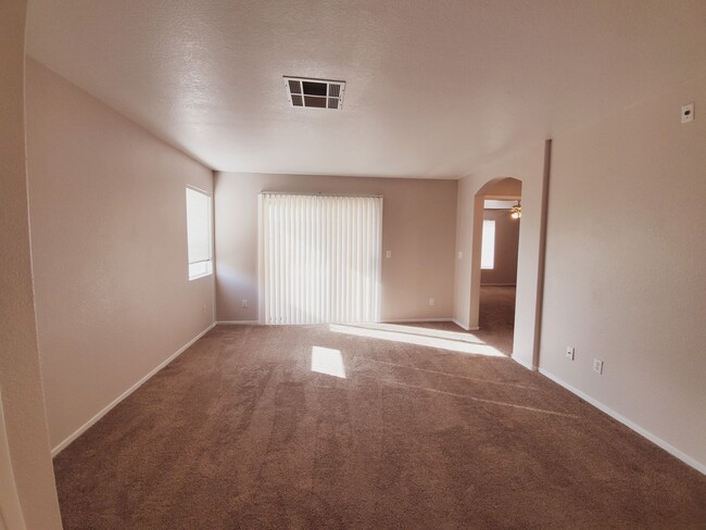 Building Photo - CUTE GATED 2BD/2BA CONDO IN LAS VEGAS!