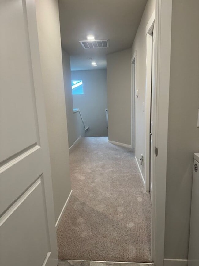 Building Photo - Welcome to your dream home in Cle Elum!