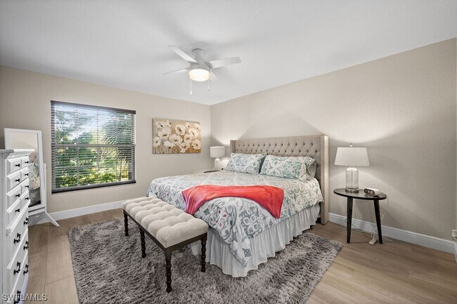 Building Photo - 9570 Crescent Garden Dr