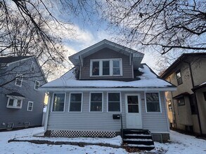 Building Photo - Super Cute 4BR/1 BA Single-Family Home in a Great St. Paul Neighborhood!