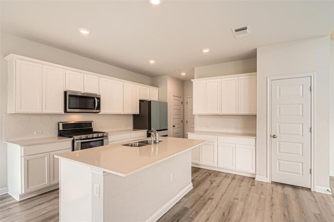 Building Photo - 7601 Frida Bend