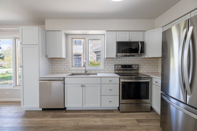 Building Photo - 4231 Belle Aire Ln