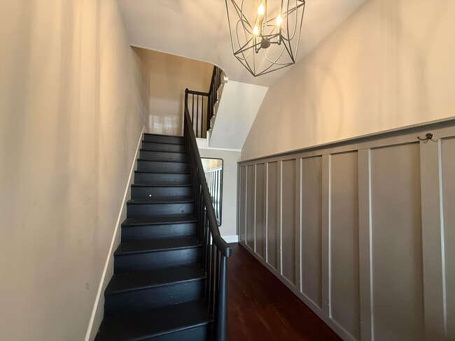 Building Photo - 160 1/2 W Mound St