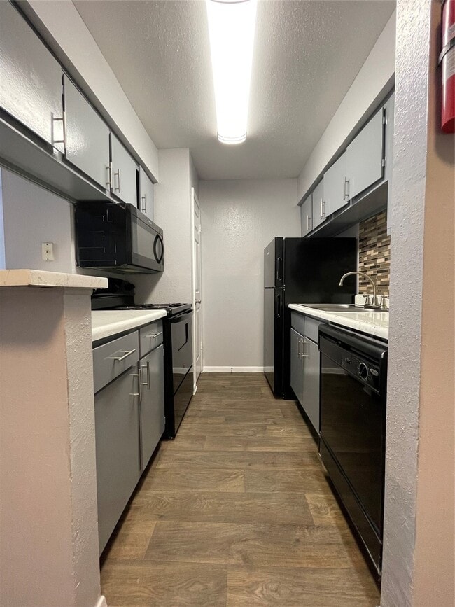 Building Photo - 16414 Stuebner Airline Rd