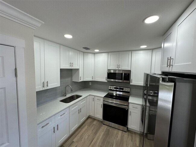 Building Photo - 6013 Fortune Pl
