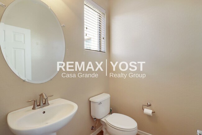 Building Photo - Stunning home with pool in Villago!