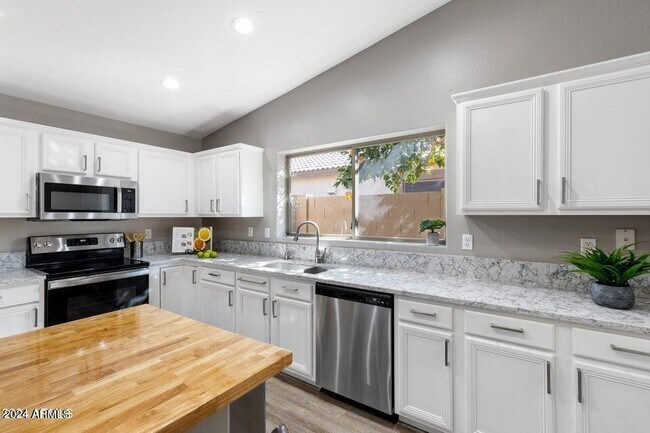 Building Photo - 21303 E Vía Del Palo