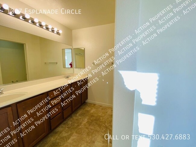 Building Photo - 1307 Esplanade Cir
