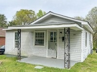 Building Photo - 915 Willow Rd