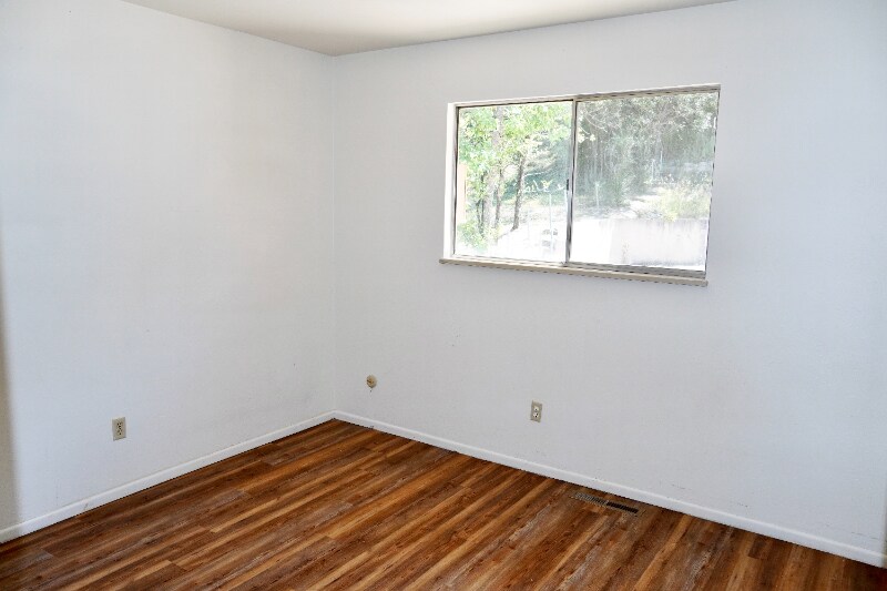 Building Photo - 47 Newport Cir