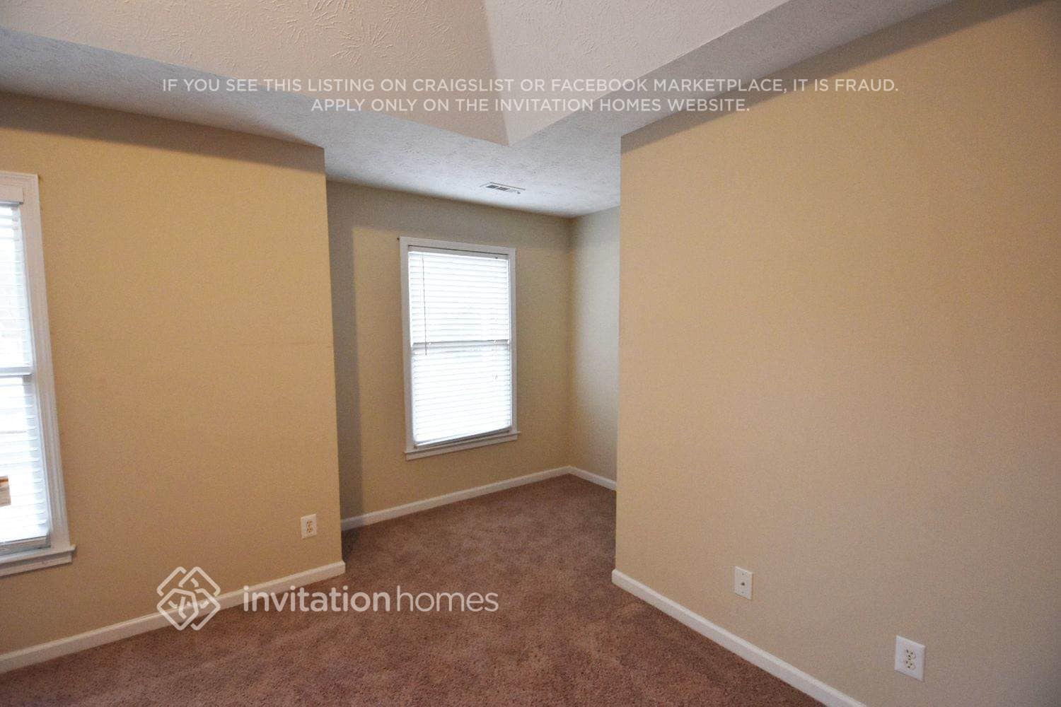 Building Photo - 208 Ivy Creek Dr