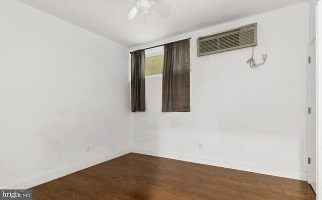 Building Photo - 2633-39-1639 Poplar St