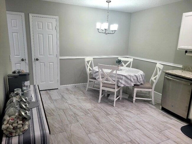 Building Photo - 511 W Pine St