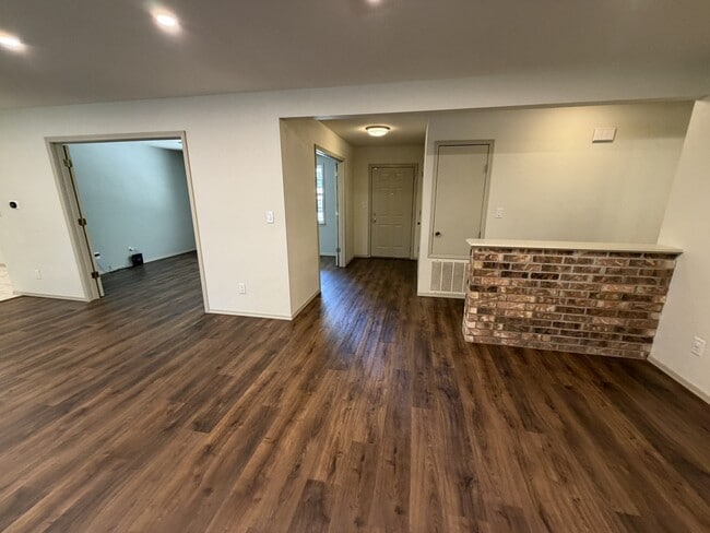 Building Photo - 116 Fern Dr