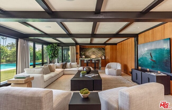 Building Photo - 400 Toyopa Dr