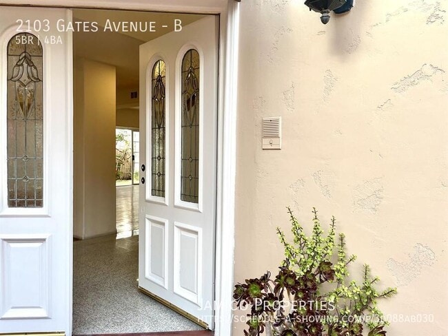 Building Photo - 2103 Gates Ave