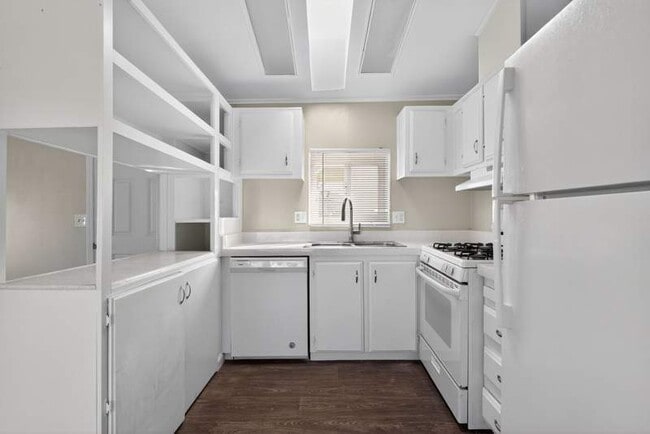 Building Photo - 157 1st Ave