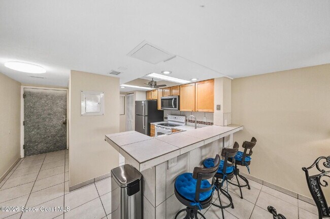 Building Photo - Salt Life