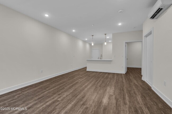 Building Photo - 521 Lake Ave