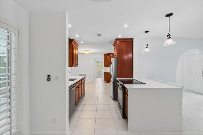 Building Photo - 699 NW 16th Ave