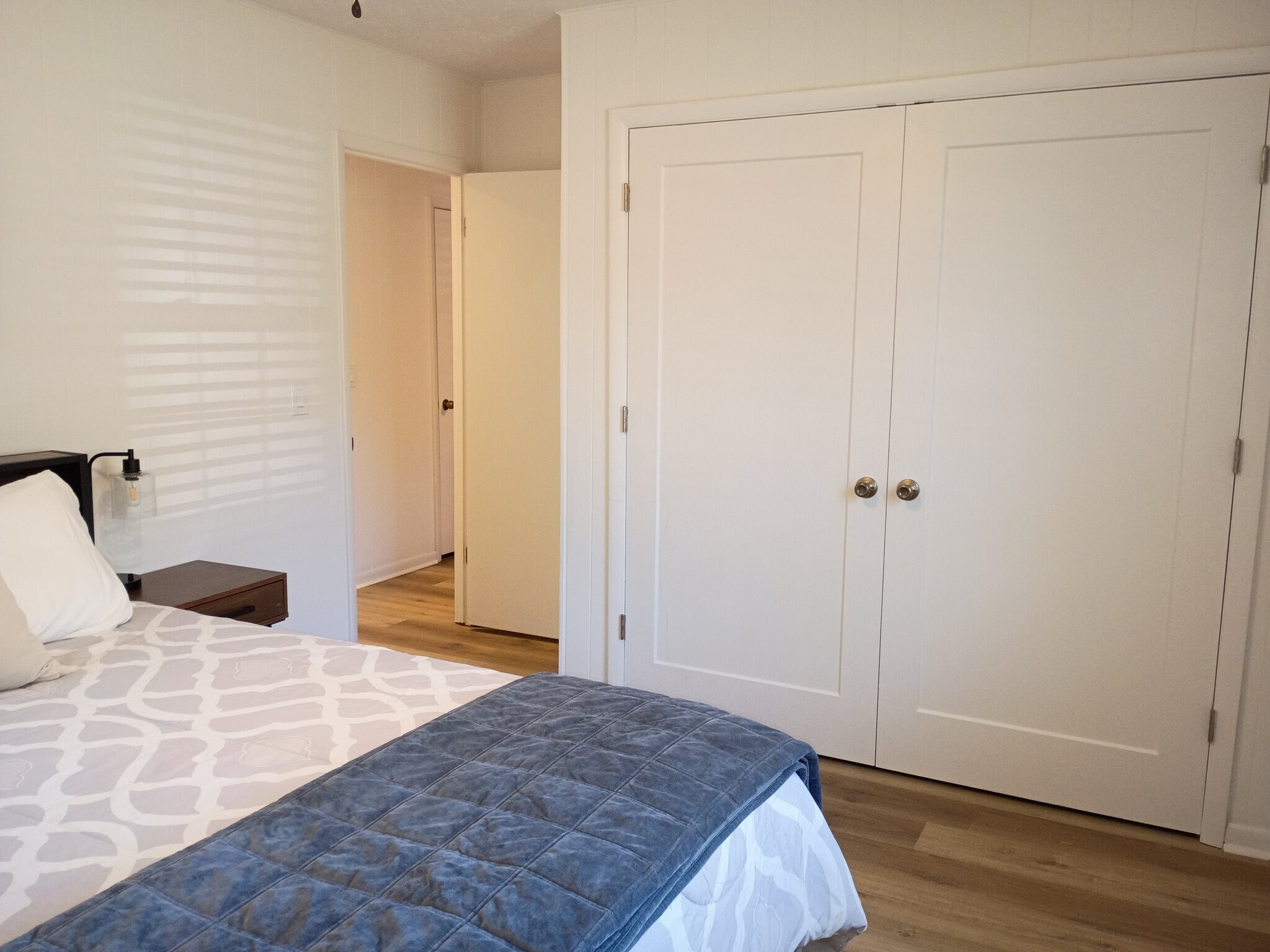 Building Photo - 906 E Magnolia Ave