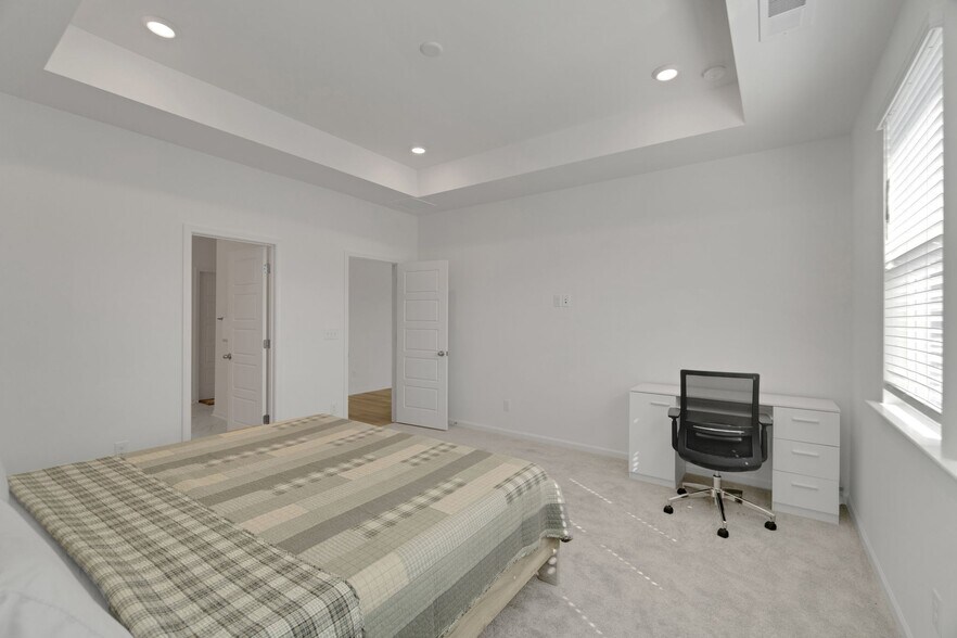 Building Photo - 12129 Rowan Hill Dr