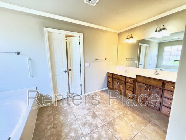 Building Photo - 12515 S Cedar Pl