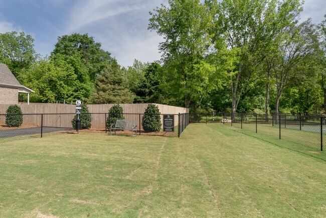 Building Photo - 1136 Stonebrook Ln