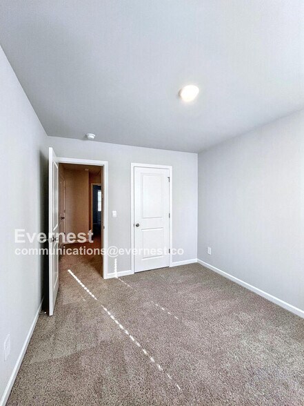 Building Photo - 4239 Feetham Dr