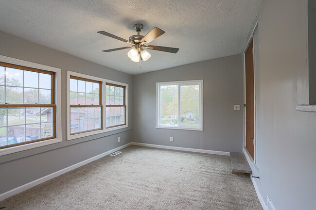 Building Photo - 3340 Forest Lawn Ave
