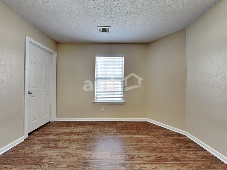 Building Photo - 509 Diamond Cut