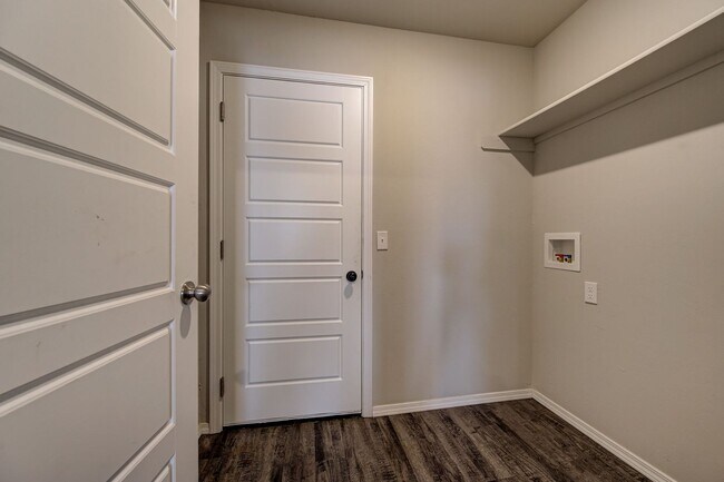 Building Photo - *** $250 MOVE-IN SPECIAL  *** Charming 4-Bed 2-Bath Home in Stillwater! *** $250 MOVE-IN SPECIAL ...