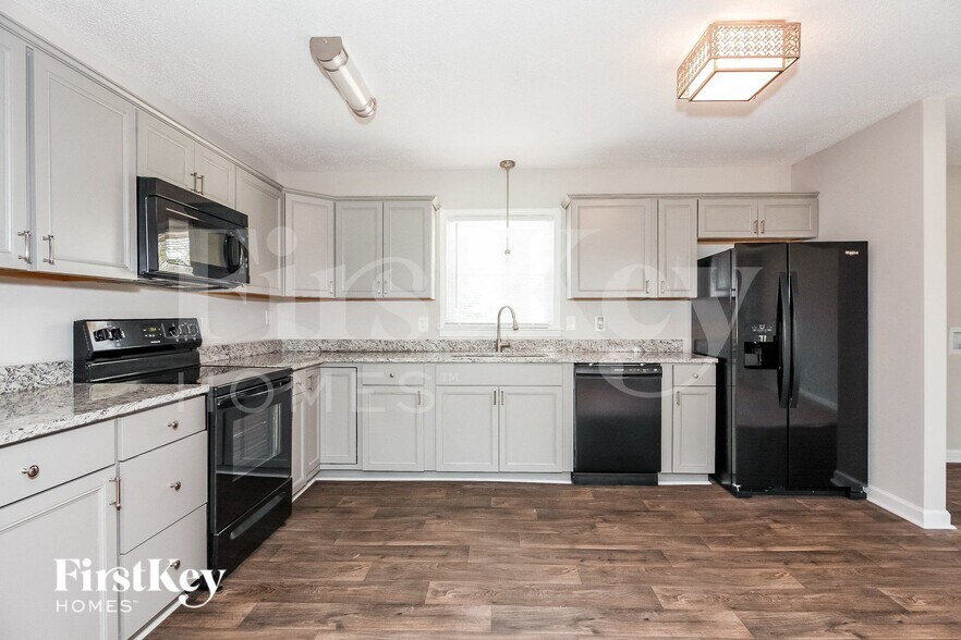 Building Photo - 3625 Somerset Dr