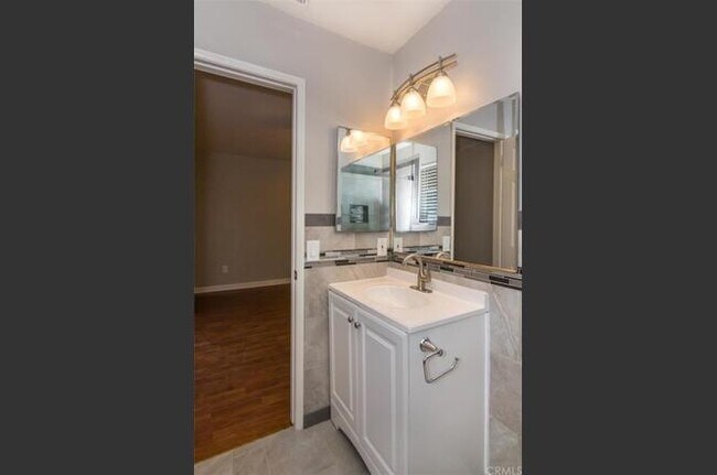 Building Photo - 28138 Bavaria Dr