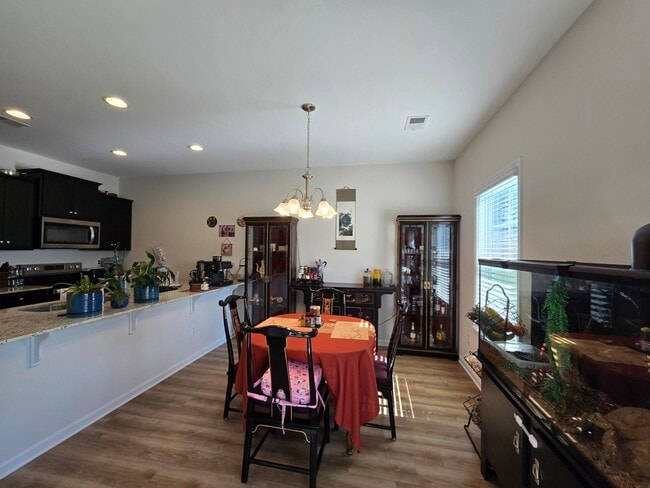 Building Photo - 1922 Flagpole Dr