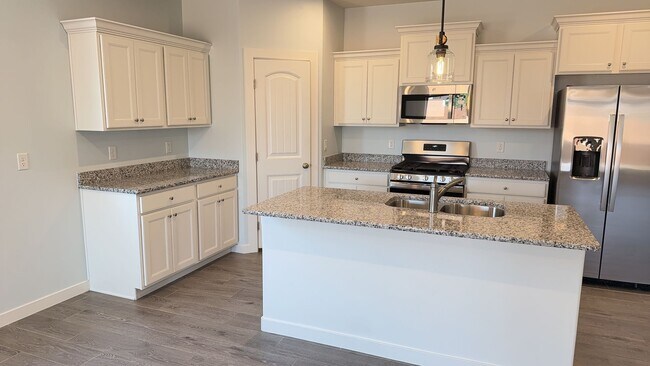 Building Photo - Modern 3 Bedroom Home with Spacious Layout!