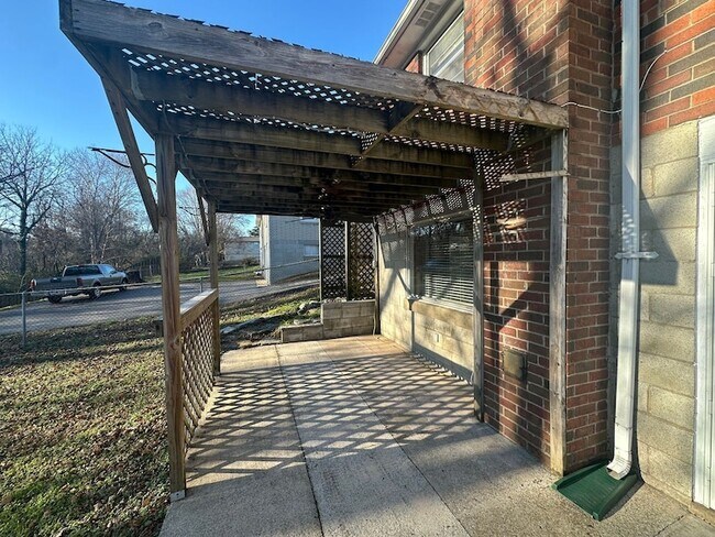 Building Photo - 328 Jacksonian Dr