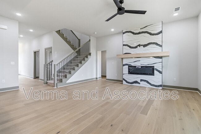 Building Photo - 930 Trestle Ln