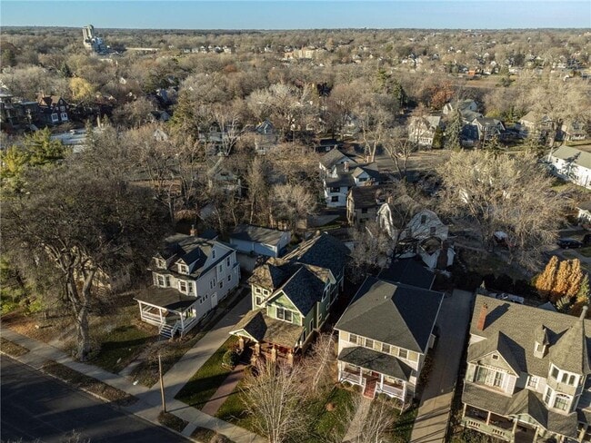 Building Photo - 2012 W Laurel Ave