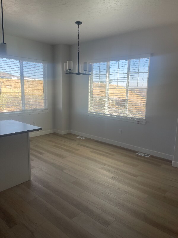 Building Photo - 894 N Hillcrest Rd