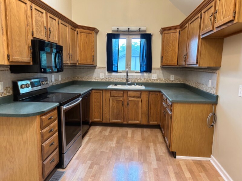 Building Photo - 2055 Old Falls Dr