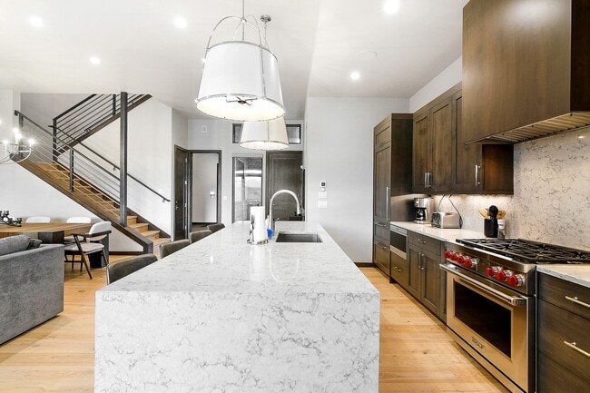 Building Photo - Luxury ski season rental is an entertainer...