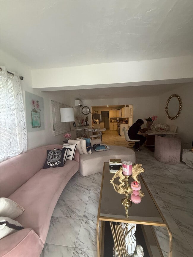 Building Photo - 6315 SW 32nd St