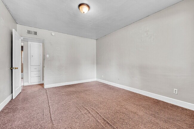 Building Photo - $2,295.00 - 3 Bedrooms, 2 Bathrooms, Singl...