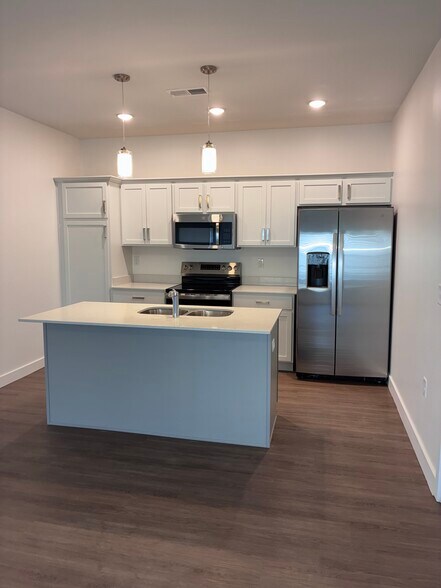 2 BR 2 BA - Kitchen - Galena Commons