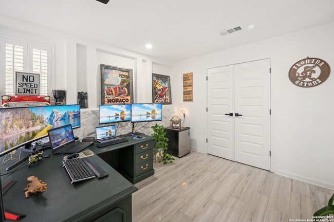 Building Photo - 423 College Blvd