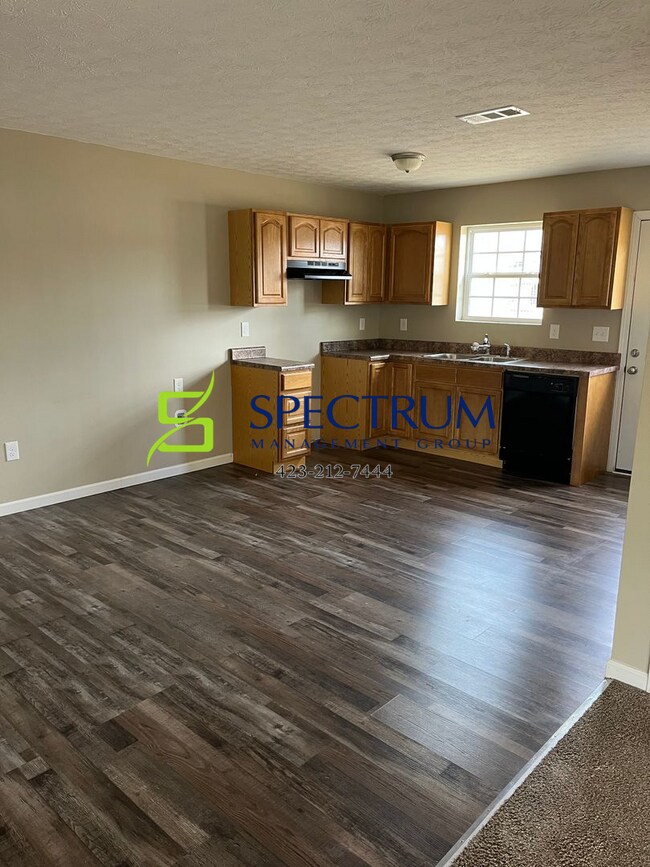 Building Photo - 3 bedroom 2 bath single family home