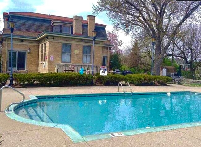 Building Photo - 803 E 6th St