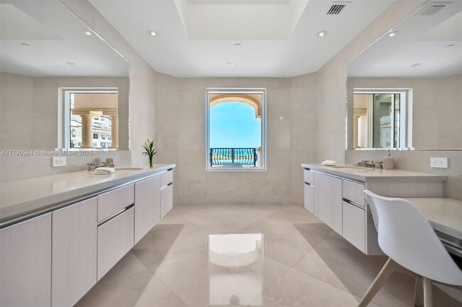 Building Photo - 7154 Fisher Island Dr